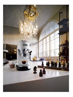 кофеварка рожковая de'longhi dedica ec 685.r красная - фото 23836